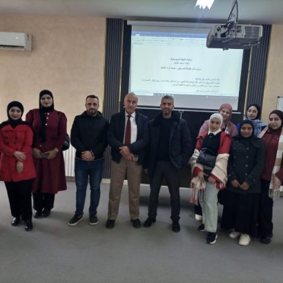 الفنان السقار يُحاضر في جامعة إربد الأهلية حول أساسيات الموسيقى
