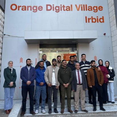 كلية العلوم الإدارية والمالية في جامعة إربد الأهلية تُنظّم رحلة علمية إلى قرية أورنج الرقمية في إربد