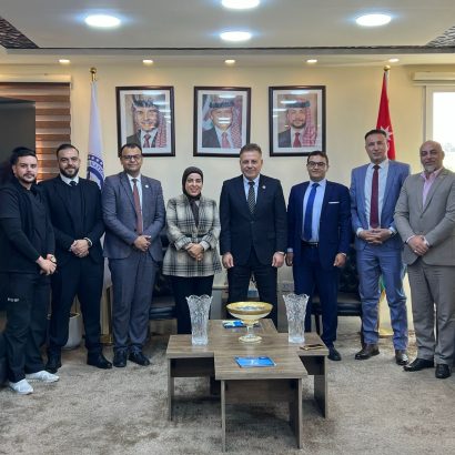 رئيس جامعة إربد الأهلية يَستقبل وفدًا من جمعية المختبرات والتحاليل الطبية لبحث سُبل تَعزيز التعاون المشترك